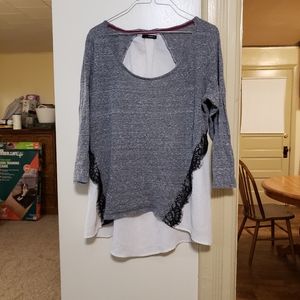 Maurices cream, grey, and black top size XL in great condition